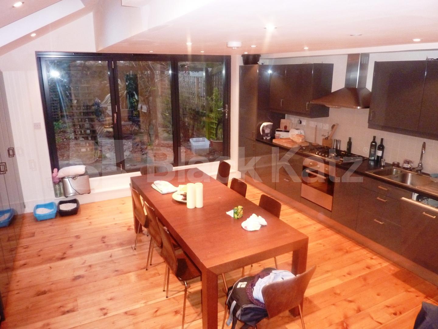 			STUNNING HOUSE!, 4 Bedroom, 1 bath, 1 reception House			 Kiver Road, UPPER HOLLOWAY